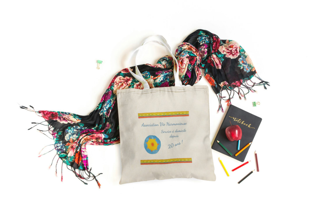 Pour marquer ce moment, des tote bags ont été spécialement fabriqués et offerts, en signe de reconnaissance