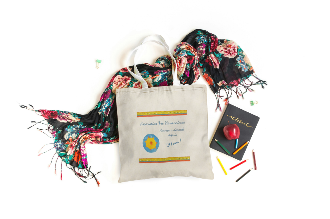 Pour marquer ce moment, des tote bags ont été spécialement fabriqués et offerts, en signe de reconnaissance